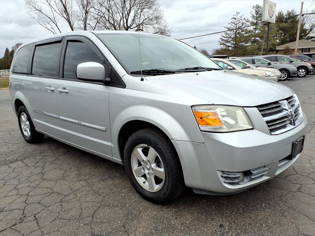 2008 Dodge Grand Caravan SXT - main photo