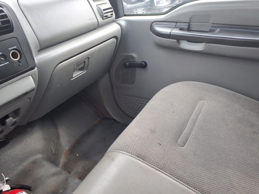 2005 Ford F-450 - Photo 23