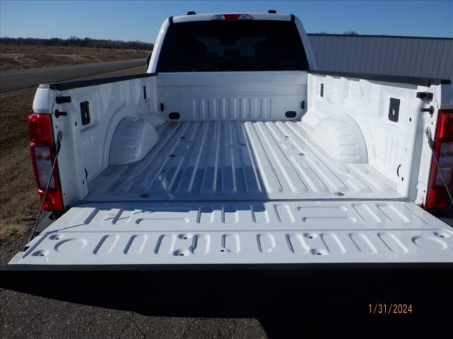 2022 Ford F-350 Super Duty XLT - Photo 9