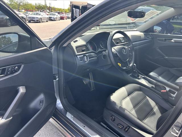 2018 Volkswagen Passat 2.0T R-Line:D13712