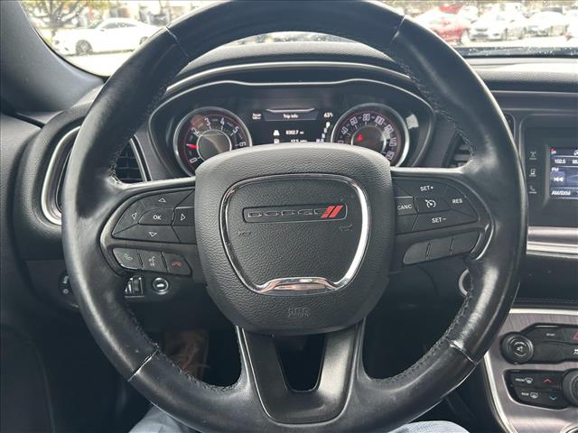 2015 Dodge Challenger SXT:D13669