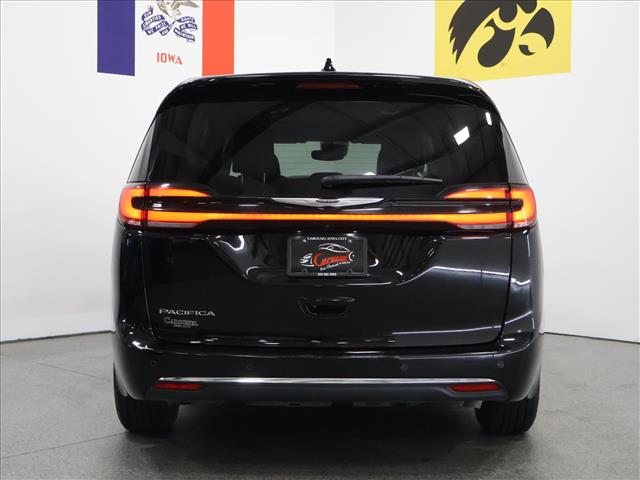 2024 Chrysler Pacifica Touring L:D13895