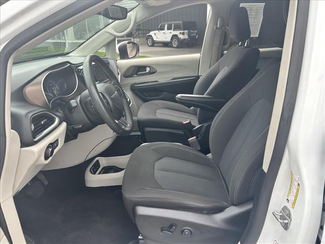 2023 Chrysler Voyager LX:D13936