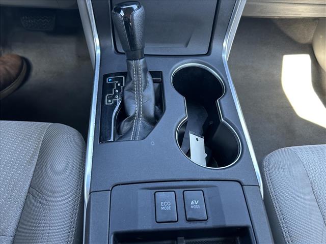 2016 Toyota Camry Hybrid:D13680