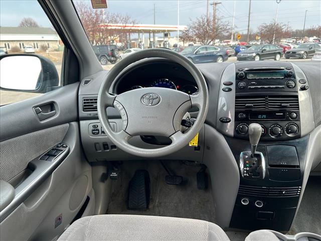 2010 Toyota Sienna:D13222A