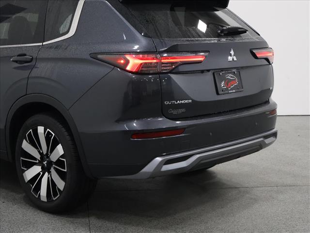 2025 Mitsubishi Outlander SE:D14007