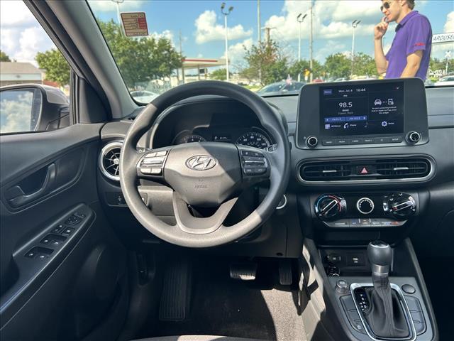 2022 Hyundai KONA SEL:D13852