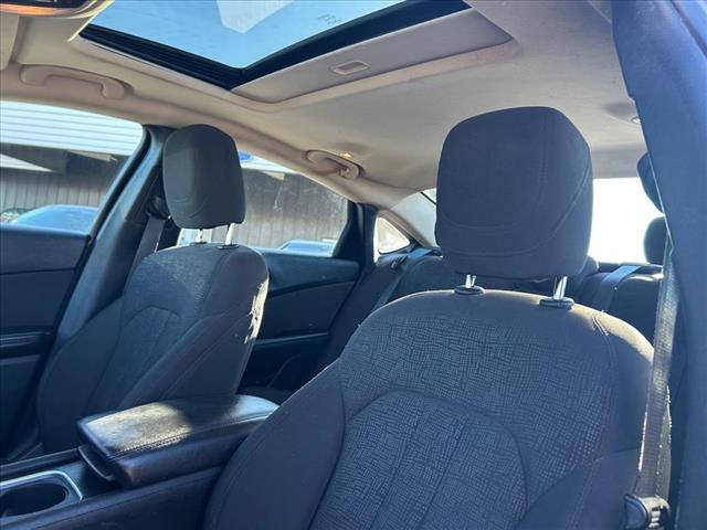 2015 Chrysler 200 Limited:D13023A