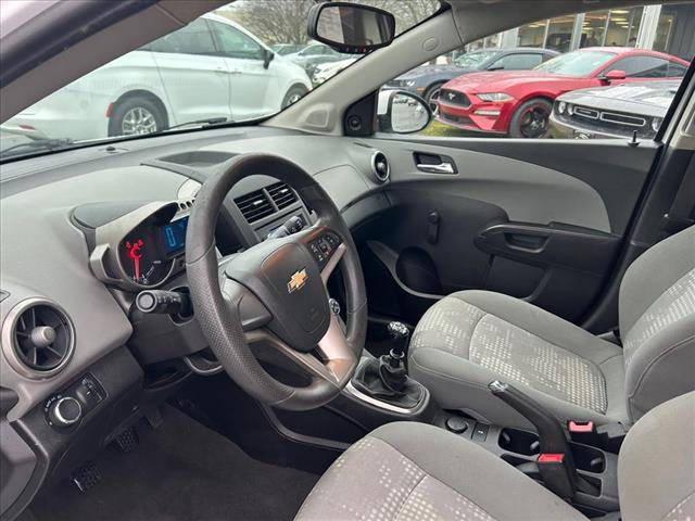 2014 Chevrolet Sonic LS Manual:D13335