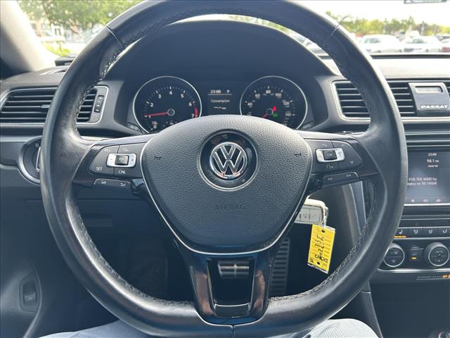 2018 Volkswagen Passat 2.0T R-Line:D13712