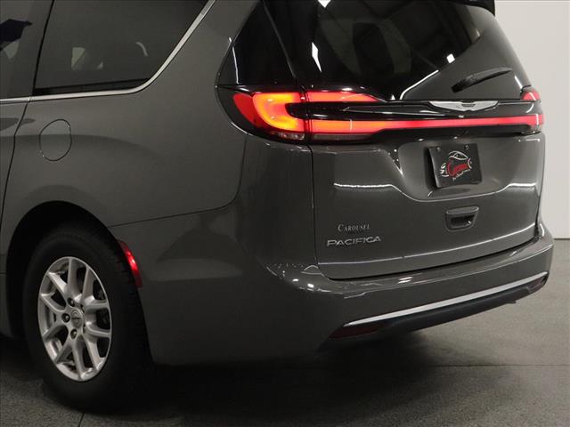 2022 Chrysler Pacifica Touring L:D13319