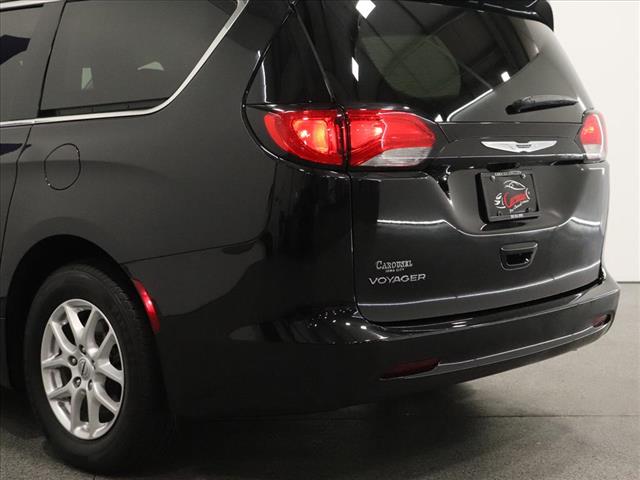 2022 Chrysler Voyager LX:D13311