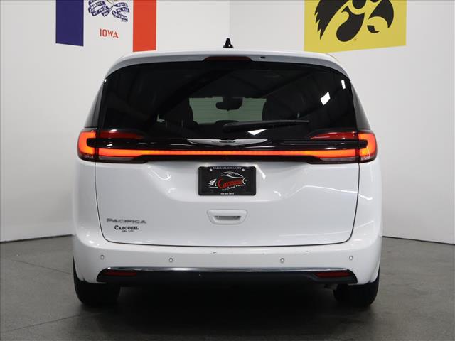 2023 Chrysler Pacifica Touring:D13935
