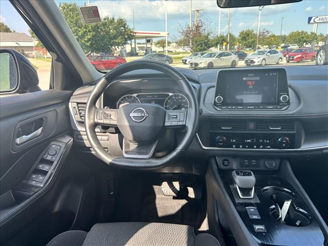 2025 Nissan Rogue SV:D13987
