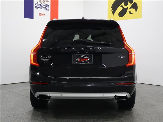 2021 Volvo XC90 T5 Momentum:D14010