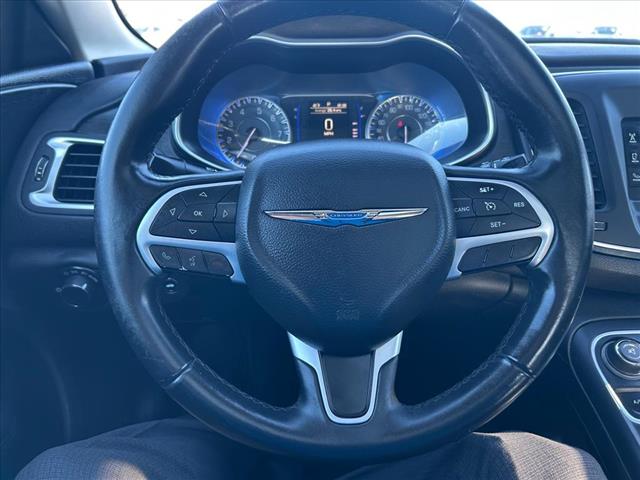 2015 Chrysler 200 Limited:D13023A