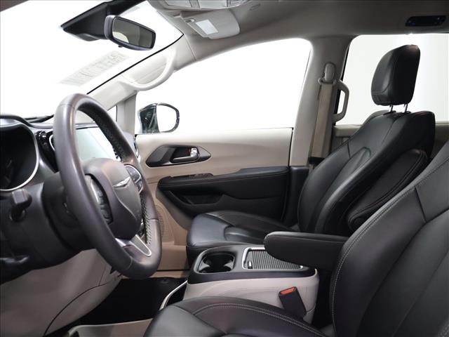 2024 Chrysler Pacifica Touring L:D13895