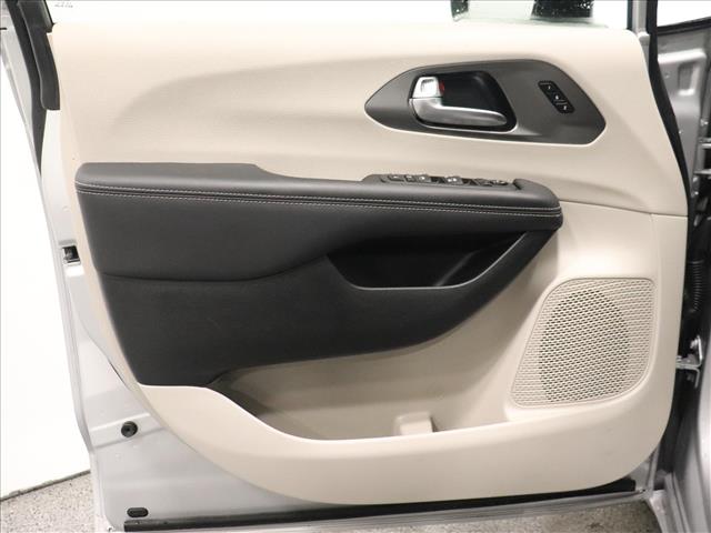 2024 Chrysler Pacifica Touring L:D13580