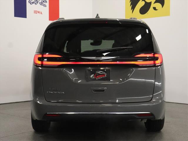 2022 Chrysler Pacifica Touring L:D13319