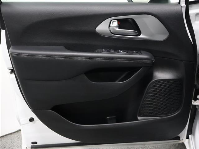 2023 Chrysler Pacifica Touring:D13935