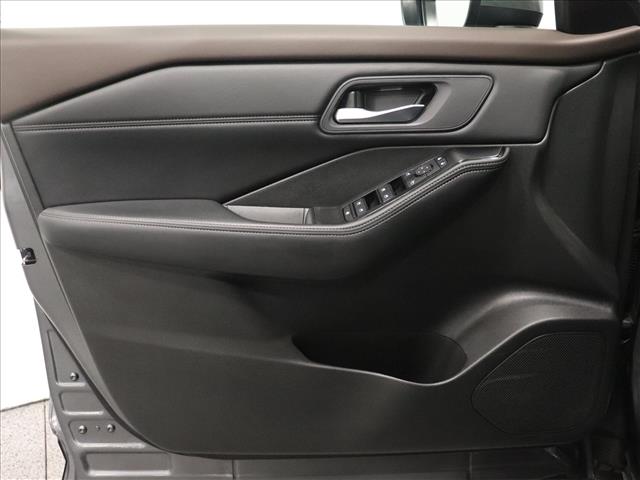 2023 Nissan Rogue SV:D13523