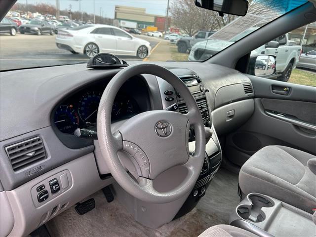 2010 Toyota Sienna:D13222A