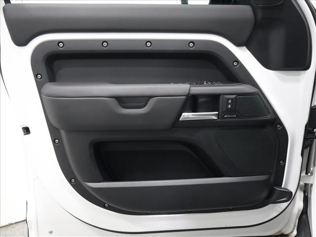 2025 Land Rover Defender 110 P300 S:D14002