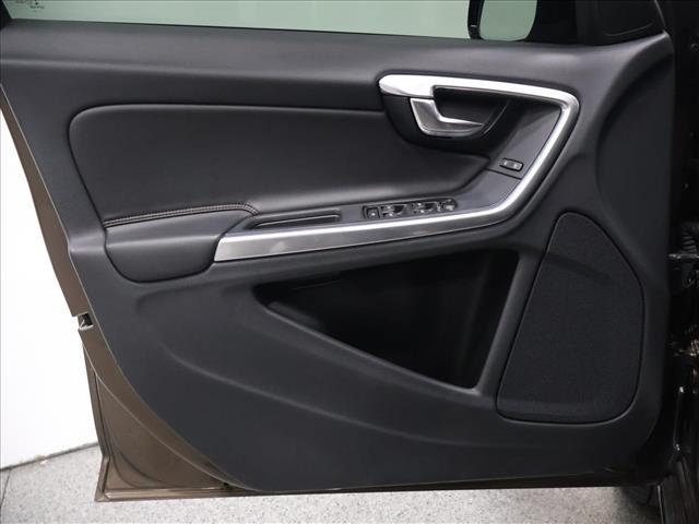 2016 Volvo V60 Cross Country T5 Platinum:D13695