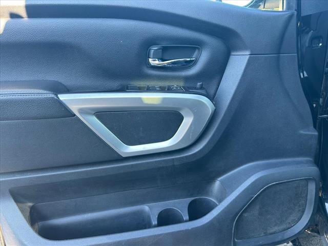 Photo of 2019 Nissan Titan PRO-4X in Iowa City, IA - 13,  2019 Nissan Titan PRO-4X:D13308