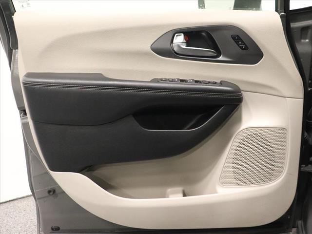 2022 Chrysler Pacifica Touring L:D13319