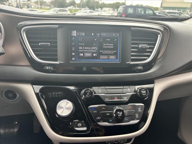 2023 Chrysler Voyager LX:D13936