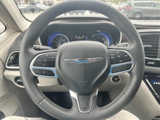 2023 Chrysler Voyager LX:D14049