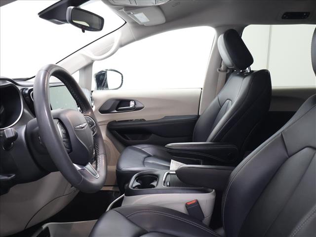 2024 Chrysler Pacifica Plug-In Hybrid Select:D14059
