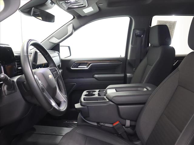 2025 Chevrolet Silverado 1500 LT:D13856