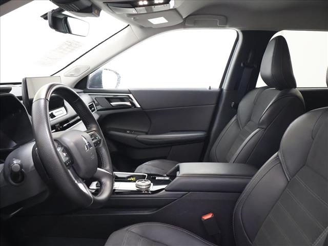 2025 Mitsubishi Outlander SE:D14007
