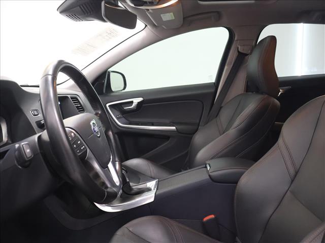 2016 Volvo V60 Cross Country T5 Platinum:D13695