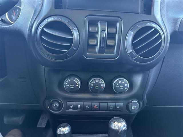 2013 Jeep Wrangler Unlimited Sahara:D12889A