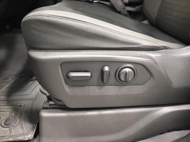 2019 Chevrolet Silverado 1500 LT:D13542