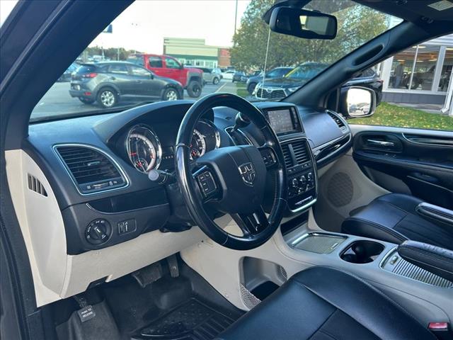 2020 Dodge Grand Caravan SXT:D13320