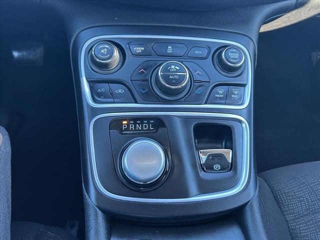 2015 Chrysler 200 Limited:D13023A