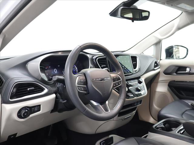 2024 Chrysler Pacifica Plug-In Hybrid Select:D14059