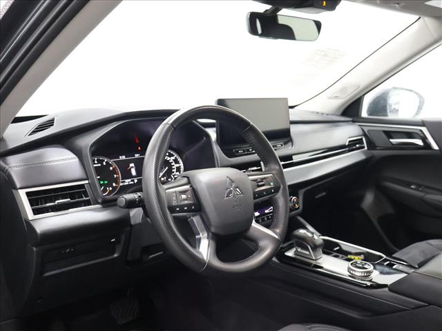 2025 Mitsubishi Outlander SE:D14007