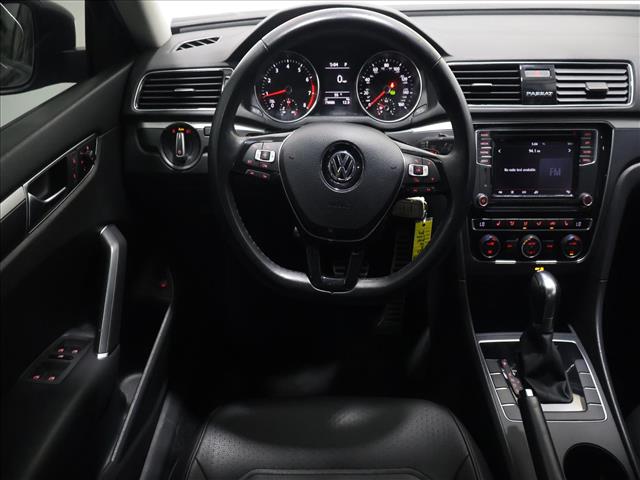 2018 Volkswagen Passat 2.0T R-Line:D13712