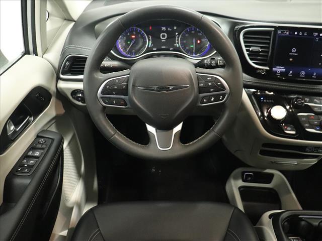 2024 Chrysler Pacifica Touring L:D13580