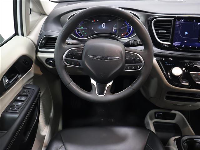 2024 Chrysler Pacifica Plug-In Hybrid Select:D14059