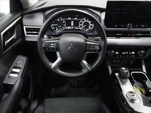 2025 Mitsubishi Outlander SE:D14007