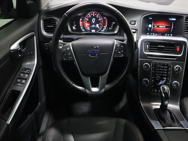 2016 Volvo V60 Cross Country T5 Platinum:D13695