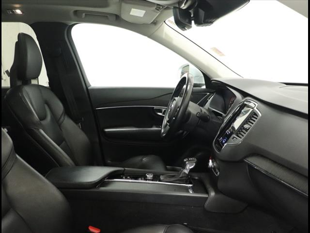 2020 Volvo XC90 T6 Momentum photo 16