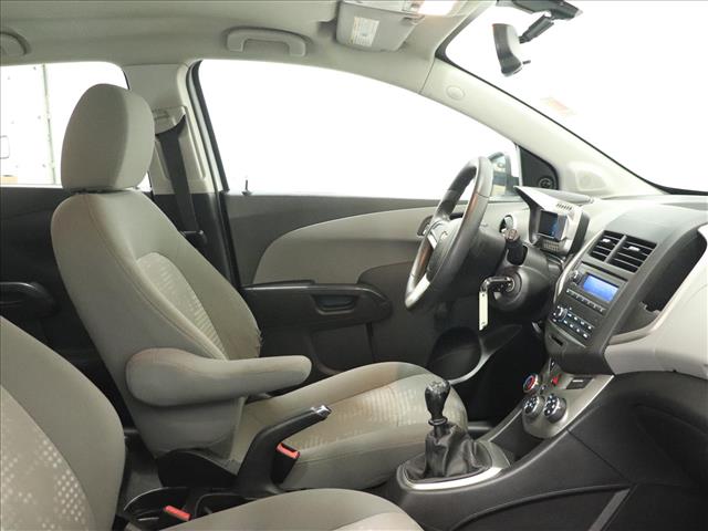 2014 Chevrolet Sonic LS Manual:D13335