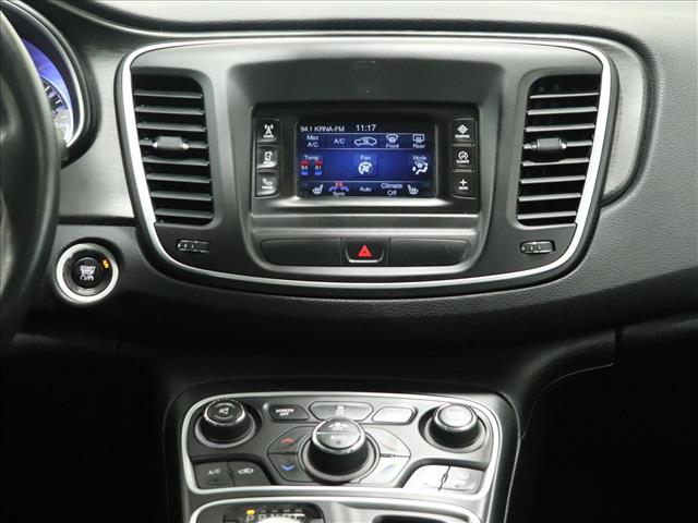 2015 Chrysler 200 Limited:D13023A